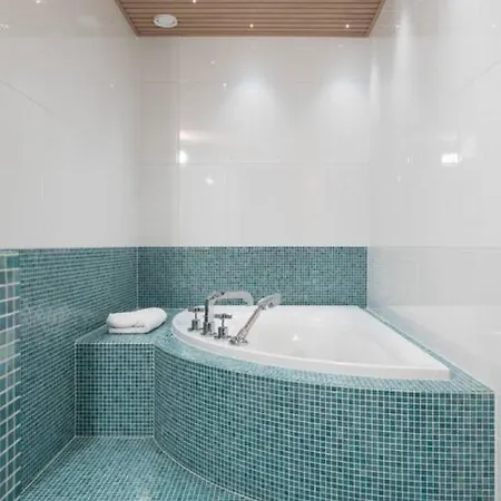 2ndhomes Gorgeous 1 Bedroom With Bathtub & Balcony Διαμέρισμα *